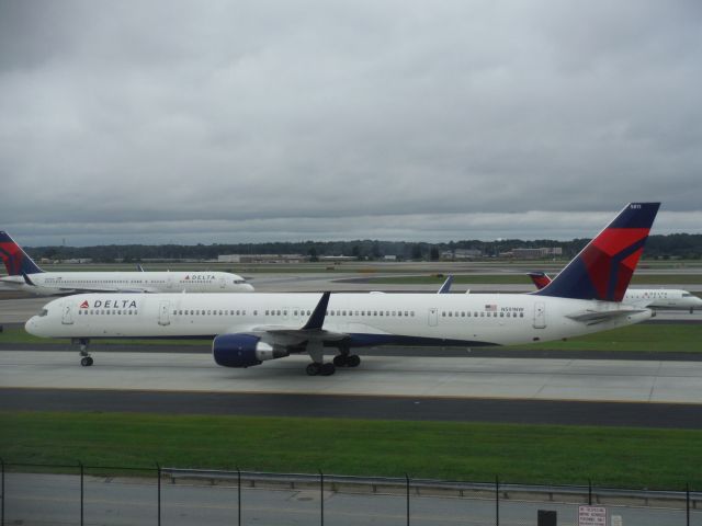 BOEING 757-300 (N591NW)