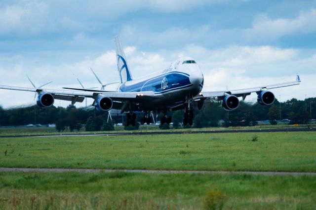 Boeing 747-400 (VQ-BWW)