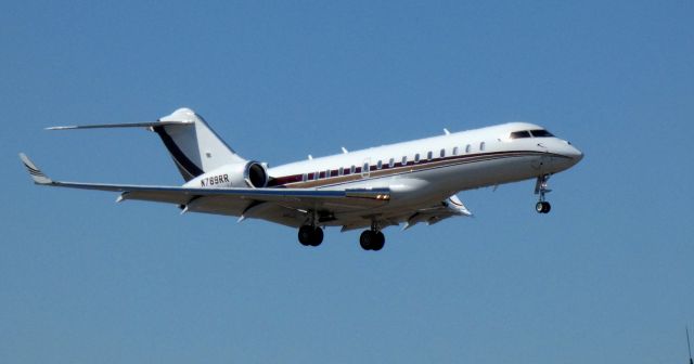 Bombardier Global Express (N789RR) - On final is this 2010 Bombardier Global Express 6000 in the Spring of 2021.