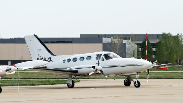 Cessna Chancellor (N414JK) - (...The phantom tip tank in the foreground left belongs to one of Air Wests 310s)