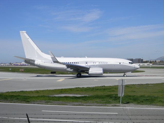 Boeing 737-700 (N1TS) - Here's a private 737 at KSJC! Enjoy!!!