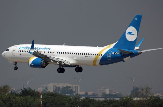 Boeing 737-700 (LV-KIU)