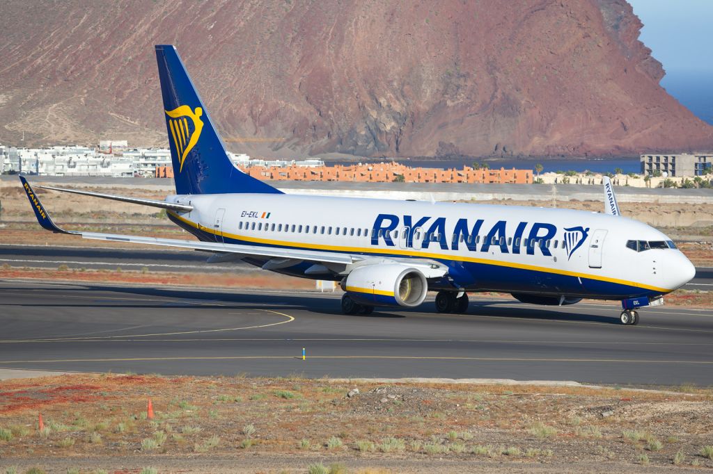 Boeing 737-800 (EI-EKL) - Tenerife Surbr /30 April 2023