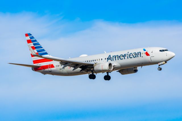 Boeing 737-800 (N891NN) - American Airlines 737-800 landing at DFW on 12/25/22. Taken with a Canon R7 and Tamron 70-200 G2 lens.