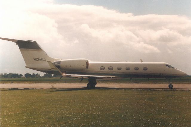 Gulfstream Aerospace Gulfstream IV (N174SJ) - Seen here in May-95.br /br /Reregistered N4PC 5-Aug-99,br /then N6VB 2-Dec-99,br /then N41VB 24-Nov-04,br /then N10ZK 2-Feb-06,br /then N914EG 12-Jan-08,br /then N71NE 21-Apr-12.