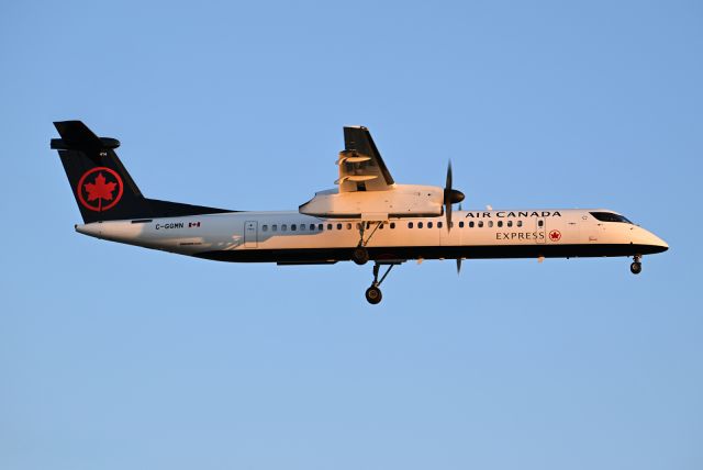 de Havilland Dash 8-400 (C-GGMN)