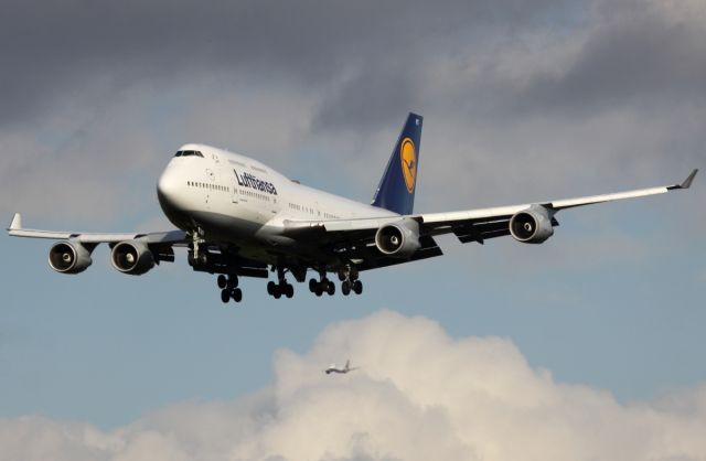 Boeing 747-400 (D-ABVT)