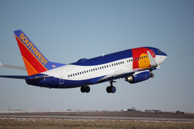 Boeing 737-700 (N230WN) - Southwest 904 departing runway 8 sporting the colors of the Colorado state flag.