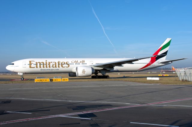 BOEING 777-300ER (A6-EPI)