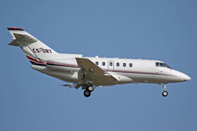 Hawker 800 (CS-DRY)