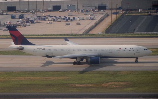 Airbus A330-300 (N819NW)