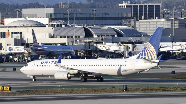 Boeing 737-900 (N68834) - Arrived at LAX on 25L