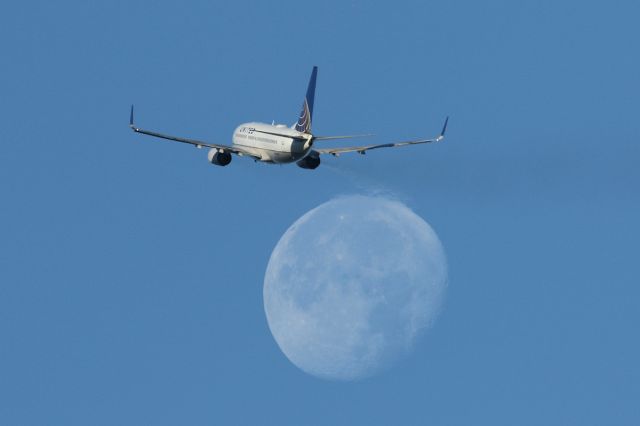 Boeing 737-800 (N27213)