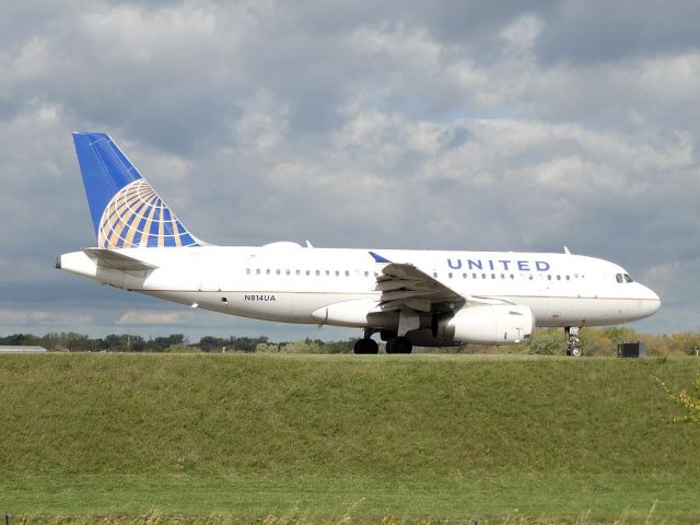 Airbus A319 (N814UA)