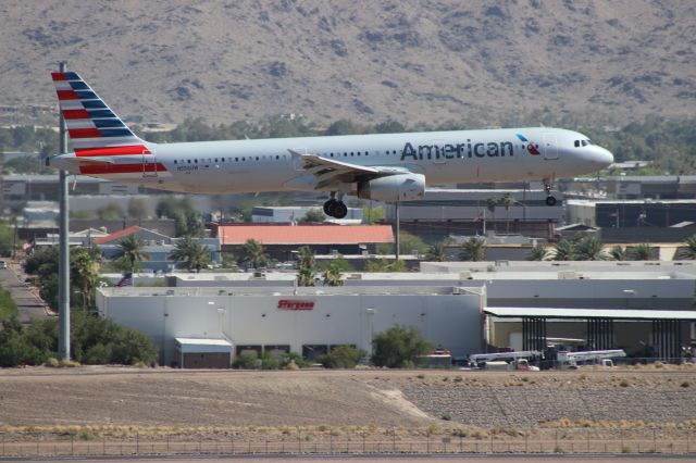 Airbus A321 (N556UW)