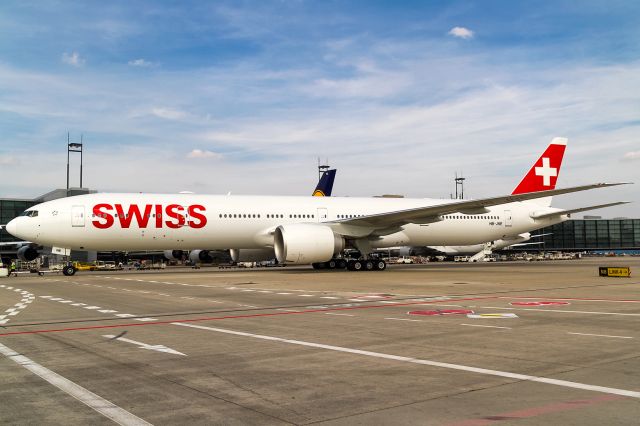 BOEING 777-300 (HB-JNE) - the newest one of Swiss 777