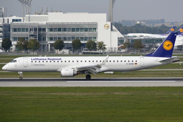 Embraer ERJ-190 (D-AEMB)