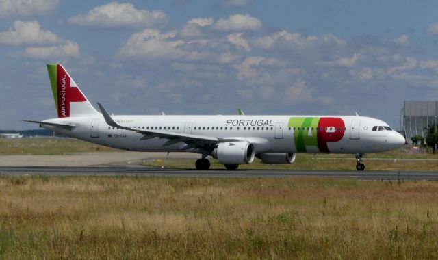 Airbus A321 (CS-TJJ) - TAP A321-251N CS-TJJ running on rwy 18 FRA, bound for flight TP571 to LIS, with a delay of nearly 1 hour. Photo made 14.07.2024, 14:27.