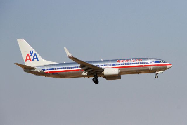 Boeing 737-800 (N851NN)
