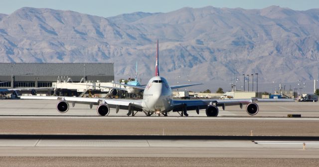 Boeing 747-400 (G-VLIP) - Staring contest with Hot Lips