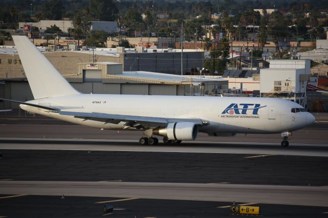 BOEING 767-200 (N791AX)