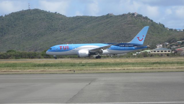 Boeing 787-8 (G-TUII)