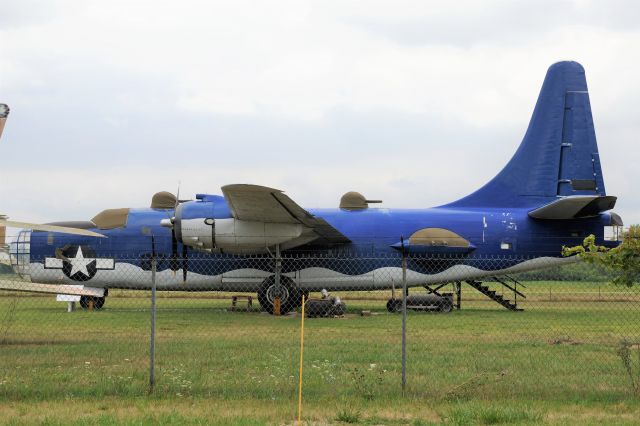 — — - Consolidated PB4Y-2 Privateer