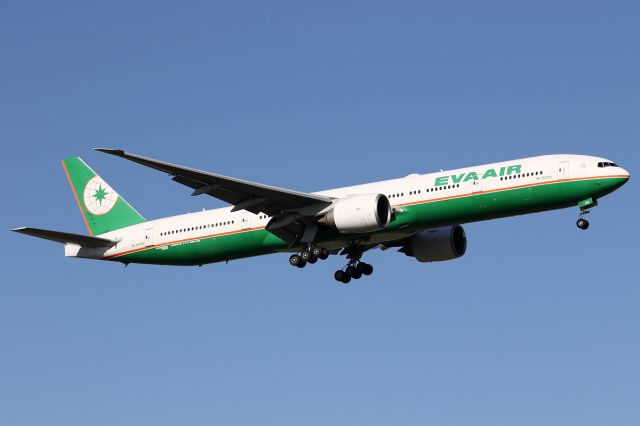 BOEING 777-300ER (B-16705)