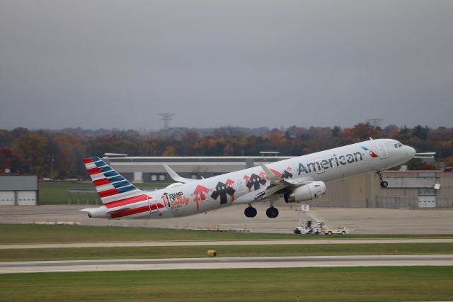 Airbus A321 (N612AA) - American A321-200 "Stand Up to Cancer" departing IND