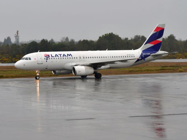 Airbus A320 (CC-COH) - Latam Airbus A320-233 CC-COH in Puerto Montt 