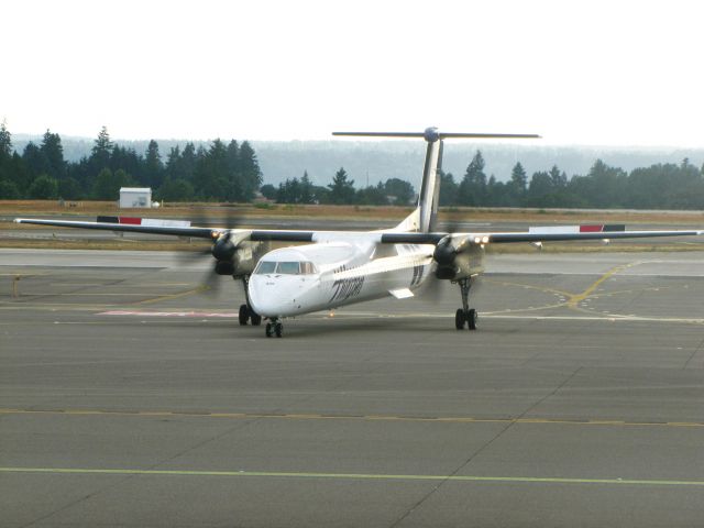 de Havilland Dash 8-400 (N435QX)