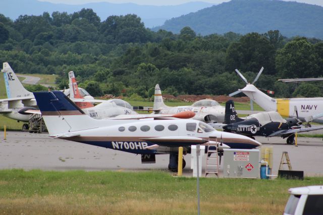 Cessna Chancellor (N700HB) - Refueling 