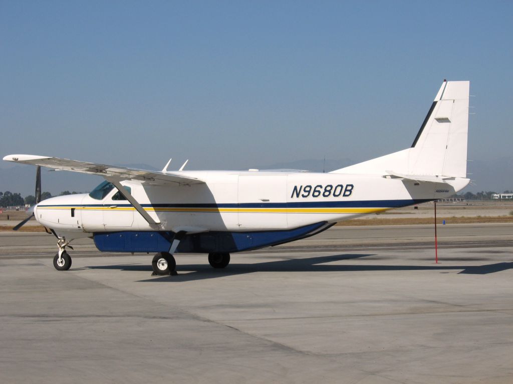 Cessna Caravan (N9680B) - Parked at Long Beach