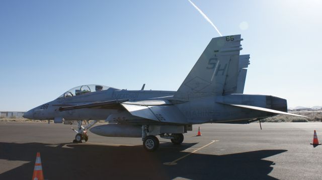 McDonnell Douglas FA-18 Hornet —