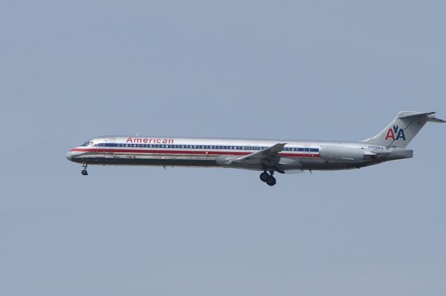 McDonnell Douglas MD-80 (N475AA)