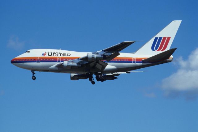 BOEING 747SP (N150UA) - Final Approach to Narita Intl Airport Rwy34 on 1990/10/10