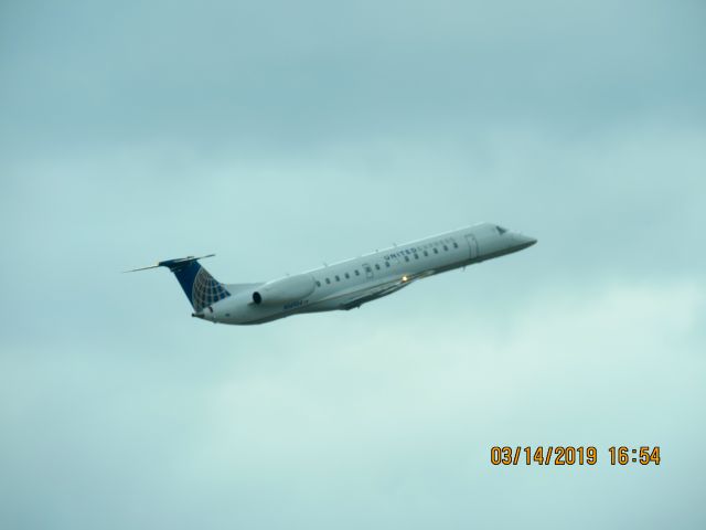 Embraer ERJ-145 (N14904)
