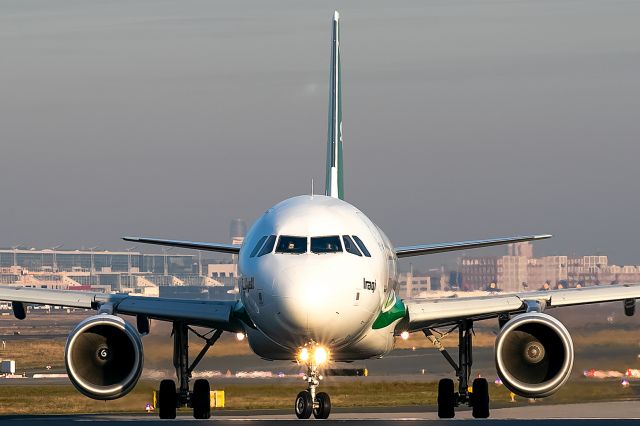 Airbus A320 (YI-ARB)