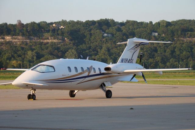 Piaggio P.180 Avanti (N184SL)