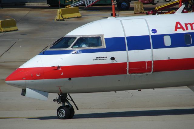 Canadair Regional Jet CRJ-700 (N542EA)