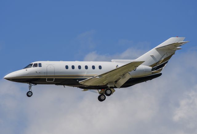 Hawker 800 (N18GU) - Rwy 20R arrival, @KDPA.