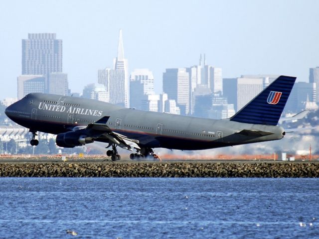 Boeing 747-400 (N104UA) - 1/15/2006