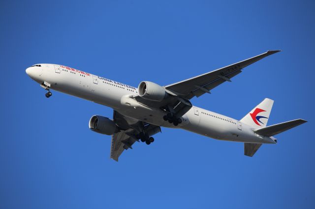 BOEING 777-300ER (B-7347)