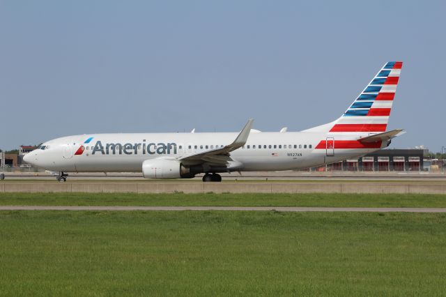 Boeing 737-800 (N927AN)