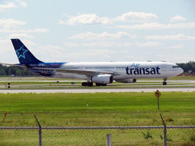 Airbus A330-300 (C-GTSD)