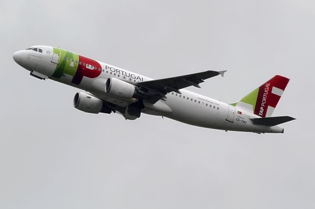 Airbus A321 (CS-TNT)