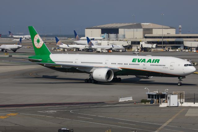 BOEING 777-300ER (B-16735)