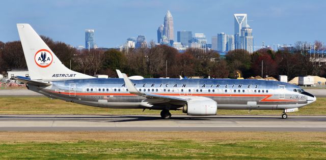 Boeing 737-800 (N905NN) - The American Astrojet retro in all her glory! I love this bird.  Probably my second favorite retrojet after Piedmont.  The old eagle is always a sight to behold.  Taking off for MIA from CLT, 3/2/19.