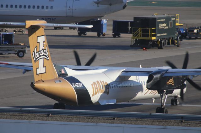 de Havilland Dash 8-400 (N400QX)