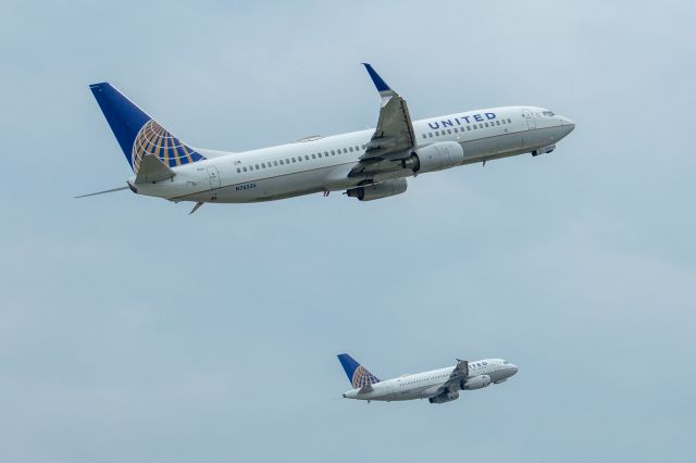 Boeing 737-800 (N76256) - United N76256 departs IAH for Austin while United A319 N891UA departs to Mexico City 5 August 2021